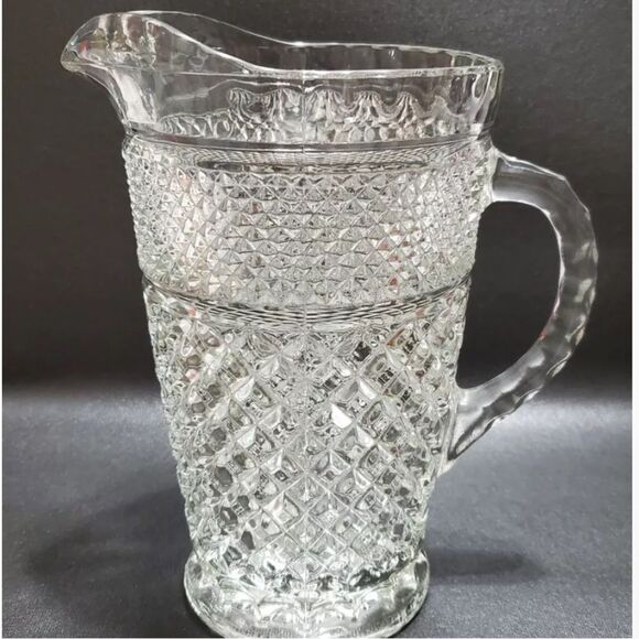 Anchor Hocking Wexford Pattern 64 oz  Pitcher, Large Clear Glass 9.5" Tall - Picture 4 of 6